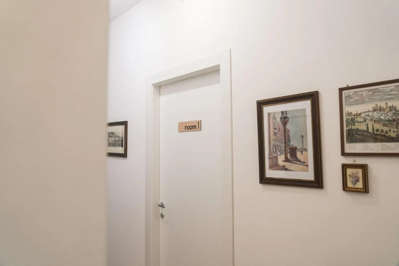 Arena Rooms Verona 0*,  Italien