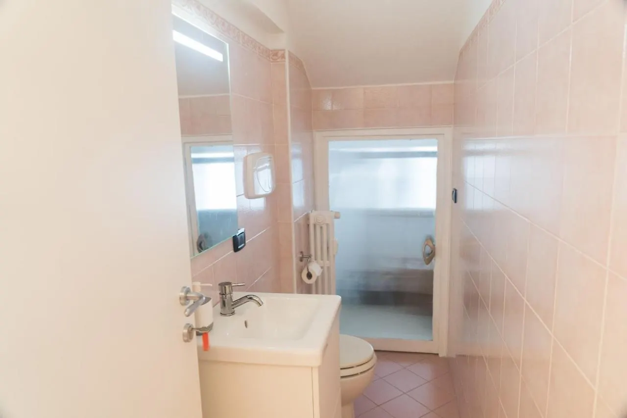 Arena Rooms Verona 0*,